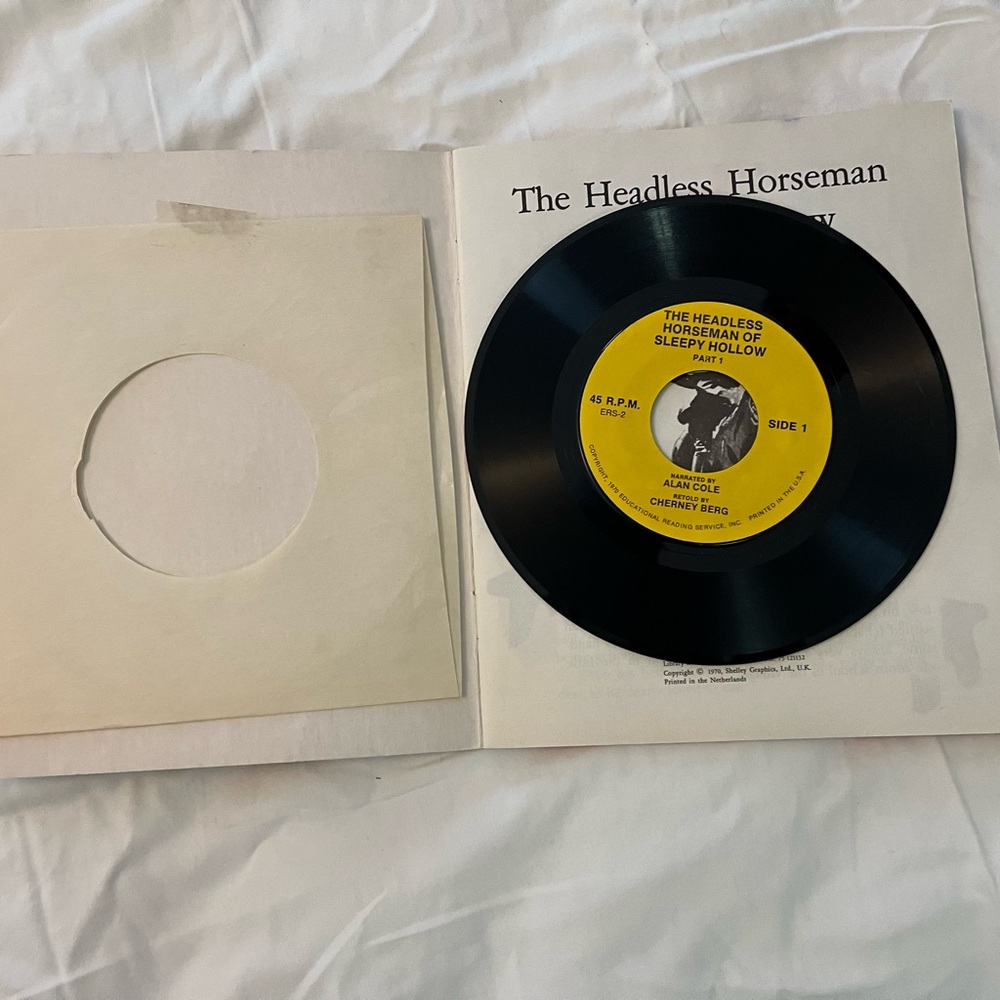 The Headless Horseman Book and vinyl Record Set - Picture 2 of 9